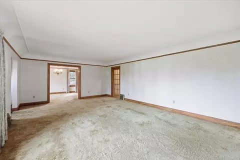 Living - 1016 E Overbluff Rd, Spokane, WA 99203 photo 3 of 6