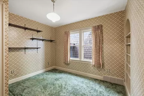 Bedroom - 1016 E Overbluff Rd, Spokane, WA 99203 photo 1 of 6