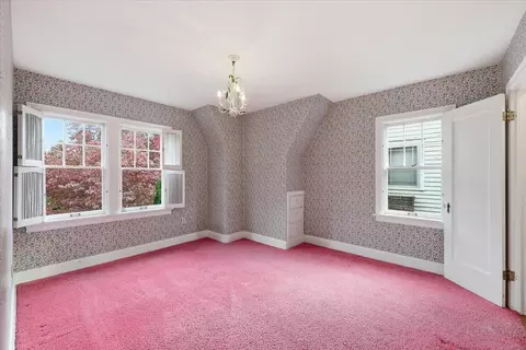 Bedroom - 1016 E Overbluff Rd, Spokane, WA 99203 photo 4 of 6