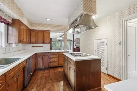 Kitchen - 1016 E Overbluff Rd, Spokane, WA 99203 photo 1 of 3