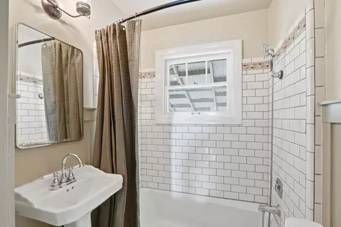 Bath - 824 E Longfellow Ave, Spokane, WA 99207 photo 1 of 1