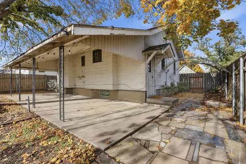 Exterior - 824 E Longfellow Ave, Spokane, WA 99207 photo 1 of 8