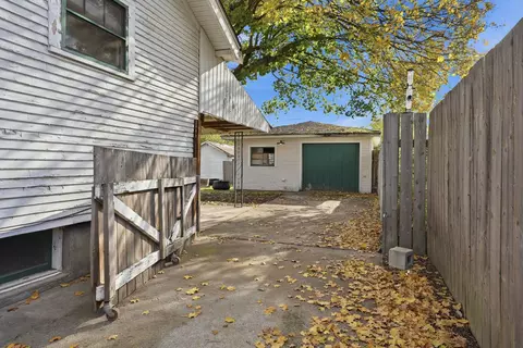 Exterior - 824 E Longfellow Ave, Spokane, WA 99207 photo 3 of 8