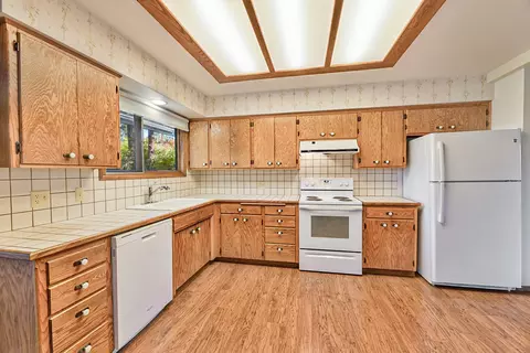 Kitchen - 11115 E 20th Ave, Spokane Valley, WA 99206 photo 1 of 2