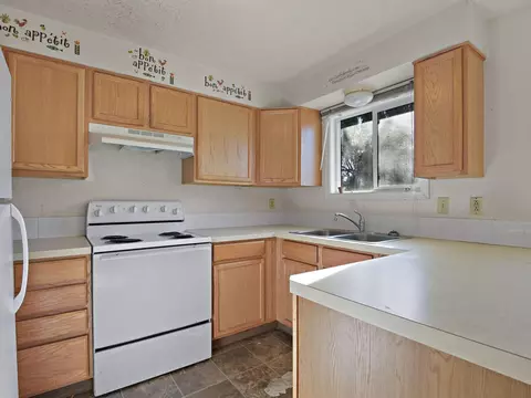 Kitchen - 4042 E 4th Ave, Spokane, WA 99202 photo 2 of 2