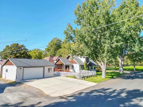 Exterior - 1828 E Gordon Ave, Spokane, WA 99207 photo 14 of 18