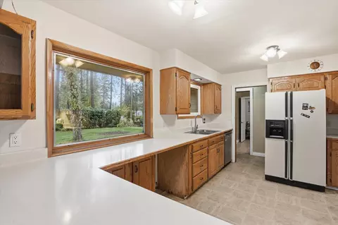Kitchen - 11004 E 19th Ave, Spokane Valley, WA 99206 photo 2 of 5