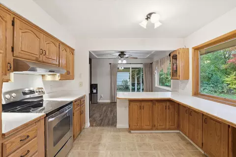 Kitchen - 11004 E 19th Ave, Spokane Valley, WA 99206 photo 4 of 5