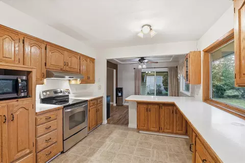 Kitchen - 11004 E 19th Ave, Spokane Valley, WA 99206 photo 5 of 5