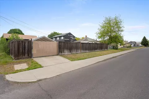 Exterior - 103 Everett Ave, Spokane, WA 99207 photo 10 of 11