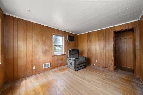 Living - 103 Everett Ave, Spokane, WA 99207 photo 2 of 3