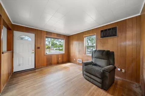 Living - 103 Everett Ave, Spokane, WA 99207 photo 1 of 3