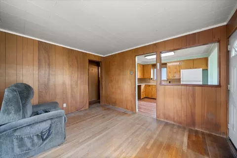 Living - 103 Everett Ave, Spokane, WA 99207 photo 3 of 3