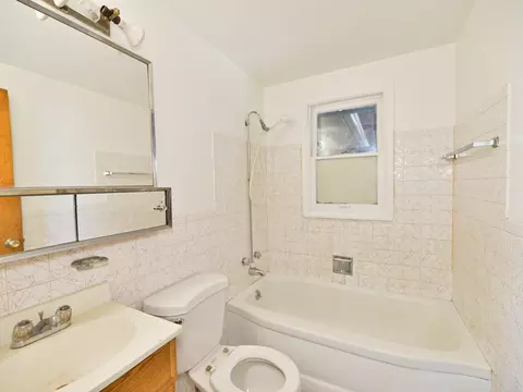 Bath - 4103 E Pratt Ave, Spokane, WA 99202 photo 1 of 1