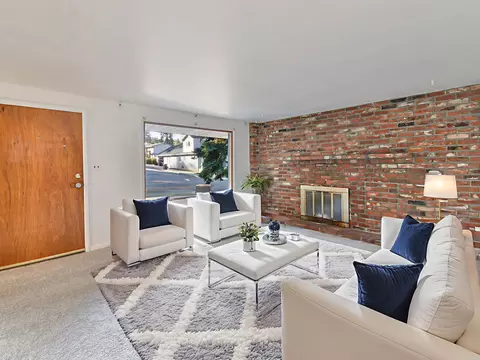 Living - 4103 E Pratt Ave, Spokane, WA 99202 photo 1 of 2