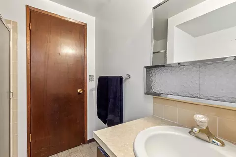 Bath - 11304 E 17th Ave, Spokane Valley, WA 99206 photo 2 of 2
