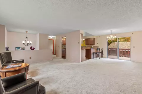 Living - 11304 E 17th Ave, Spokane Valley, WA 99206 photo 3 of 4