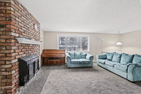 Living - 11303 E 35th Ave, Spokane Valley, WA 99206 photo 1 of 3