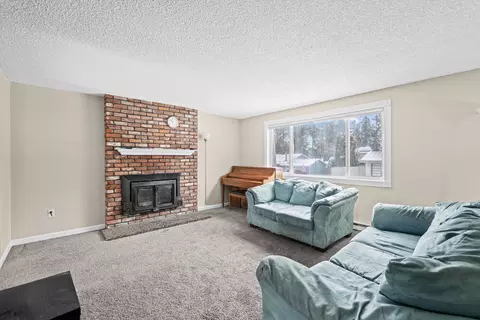 Living - 11303 E 35th Ave, Spokane Valley, WA 99206 photo 3 of 3