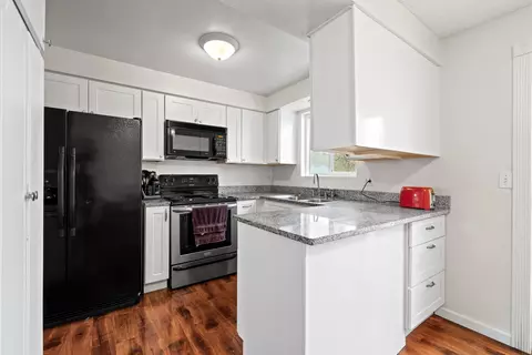 Kitchen - 11303 E 35th Ave, Spokane Valley, WA 99206 photo 1 of 2