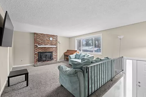 Living - 11303 E 35th Ave, Spokane Valley, WA 99206 photo 2 of 3