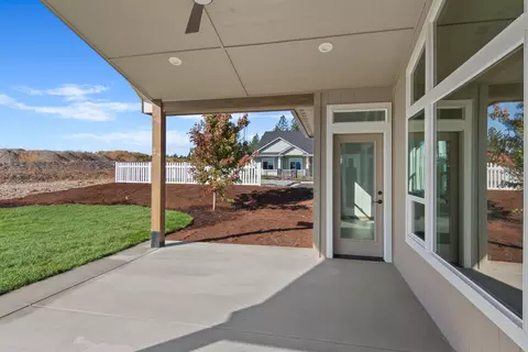 Exterior - 44 E Center Ln, Spokane, WA 99208 photo 3 of 6