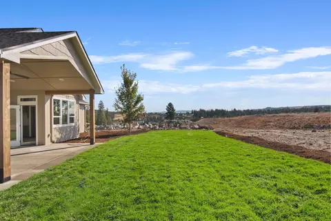 Exterior - 44 E Center Ln, Spokane, WA 99208 photo 4 of 6