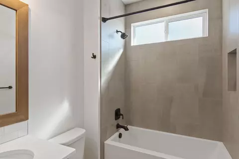 Bath - 44 E Center Ln, Spokane, WA 99208 photo 1 of 2
