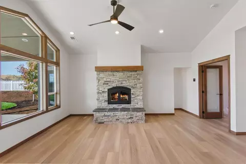 Living - 44 E Center Ln, Spokane, WA 99208 photo 1 of 1