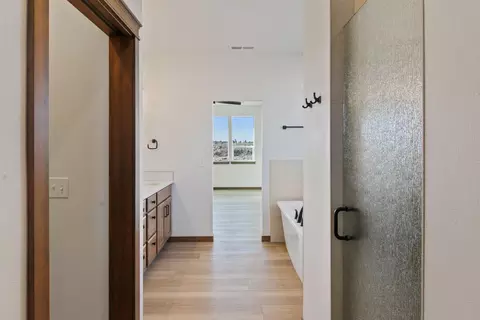 Entry Way - 44 E Center Ln, Spokane, WA 99208 photo 4 of 4