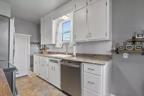 Kitchen - 10303 E Main Ave, Spokane, WA 99206 photo 1 of 3