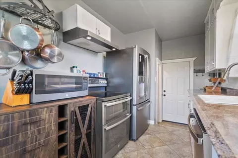 Kitchen - 10303 E Main Ave, Spokane, WA 99206 photo 2 of 3
