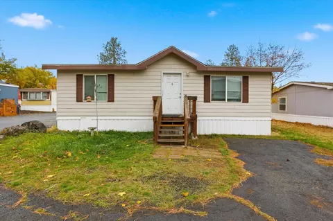 840 W 1st St #19, Cheney, WA 99004