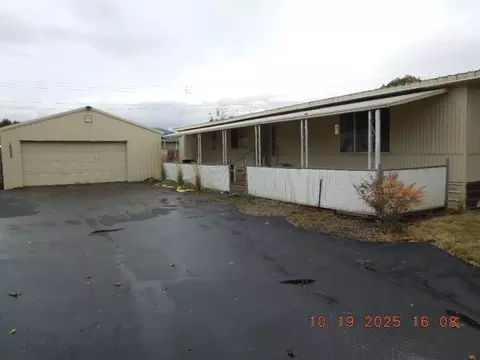 19008 E Bloom Cir, Greenacres, WA 99016