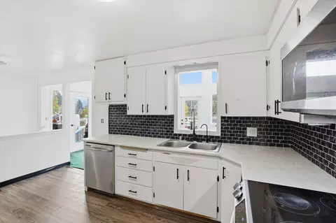 Kitchen - 6804 E 10th Ave, Spokane Valley, WA 99212 photo 2 of 2