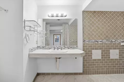 Bath - 6804 E 10th Ave, Spokane Valley, WA 99212 photo 2 of 5