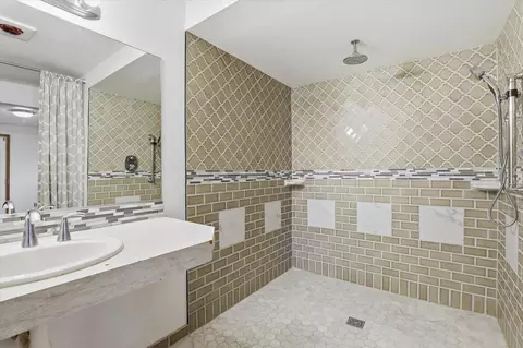 Bath - 6804 E 10th Ave, Spokane Valley, WA 99212 photo 3 of 5