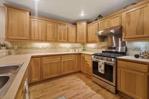 Kitchen - 4910 E 15th Ave, Spokane Valley, WA 99212 photo 2 of 3