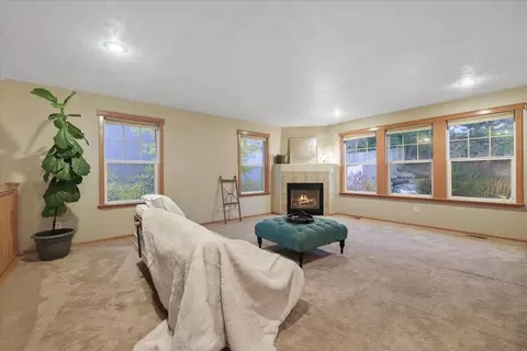 Living - 4910 E 15th Ave, Spokane Valley, WA 99212 photo 6 of 8