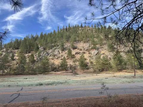 13604 N River Bluff Ln, Spokane, WA 99208