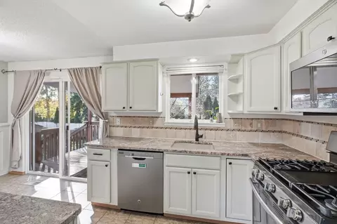 Kitchen - 13206 E Tall Tree Rd, Spokane Valley, WA 99216 photo 4 of 4