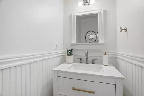 Bath - 4601 E Pineglen Rd, Mead, WA 99021 photo 1 of 4