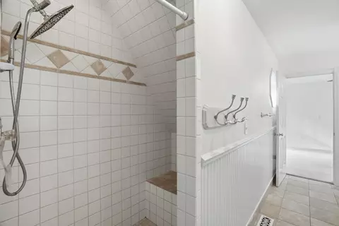 Bath - 4601 E Pineglen Rd, Mead, WA 99021 photo 3 of 4