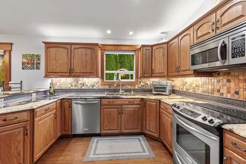 Kitchen - 11613 E 48th Ave, Spokane Valley, WA 99206 photo 2 of 2