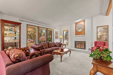 Living - 11613 E 48th Ave, Spokane Valley, WA 99206 photo 1 of 2