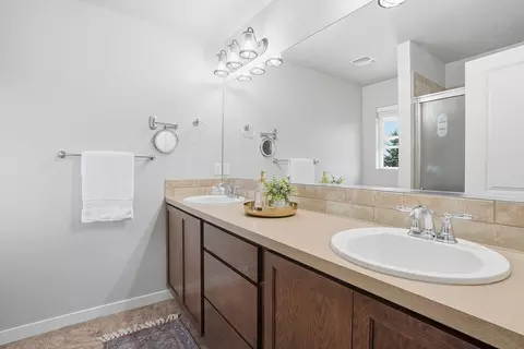 Bath - 14 E Lindsey Ln, Spokane, WA 99208 photo 1 of 4