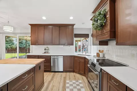 Kitchen - 14 E Lindsey Ln, Spokane, WA 99208 photo 5 of 6