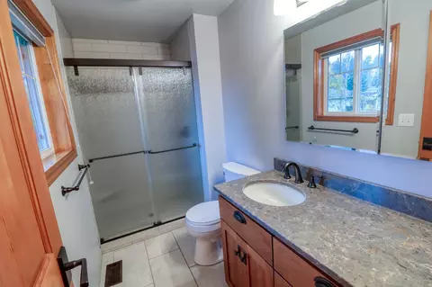 Bath - 10514 N Arrowhead Dr, Spokane, WA 99208 photo 2 of 3
