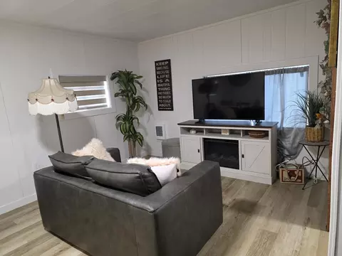Living - 9513 E 4th Ave, Spokane Valley, WA 99206 photo 2 of 7