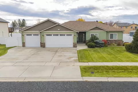 1804 E Johnson Ln, Deer Park, WA 99006
